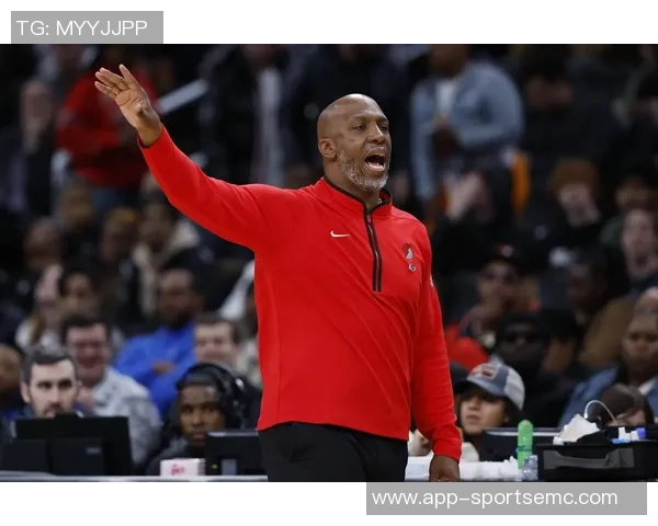 比卢普斯谈杨瀚森训练中的战术理解问题并提供详细指导