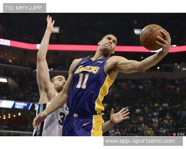 扎威表现低迷三分球失准仅得两分球队遭遇惨败